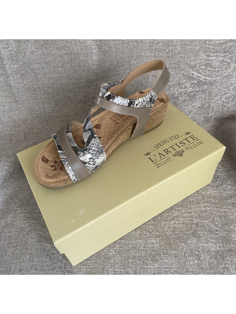 NIB Spring Step L’Artiste Womens 39 US 8.5 Wedge Sandals Grey Snake Animal Print
